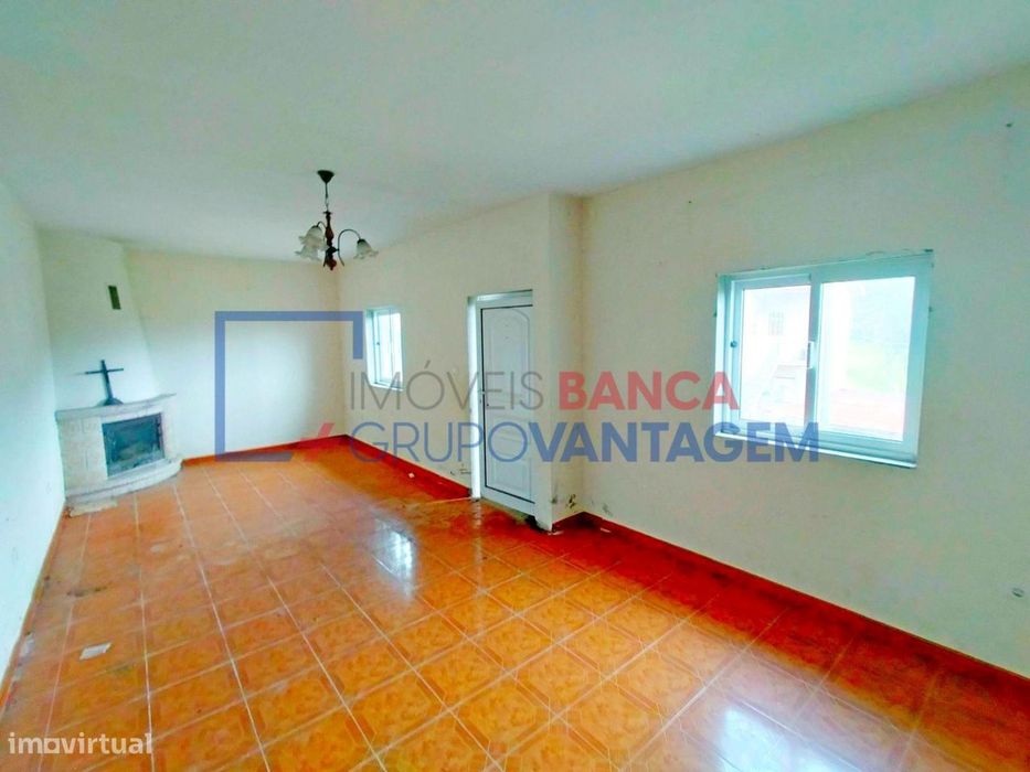Moradia T2 com garagem, anexo e aproveitamento do sõtão em Vandoma ...