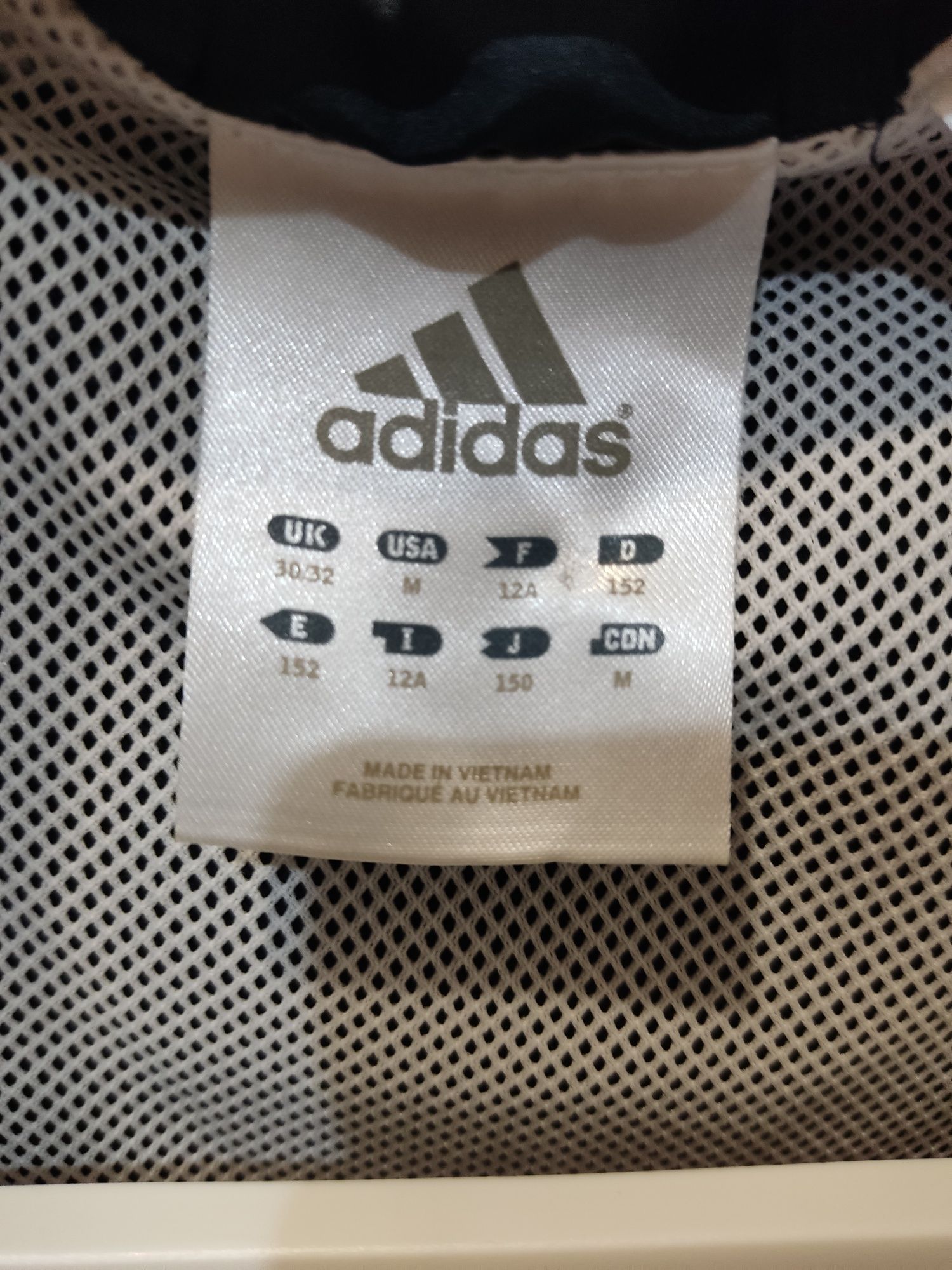 Продам вітровку Adidas