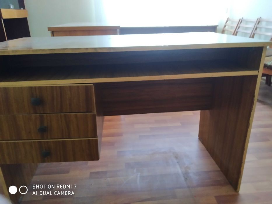 Продам офісні меблі: шафи, столи, стільці, вішалку для одягу