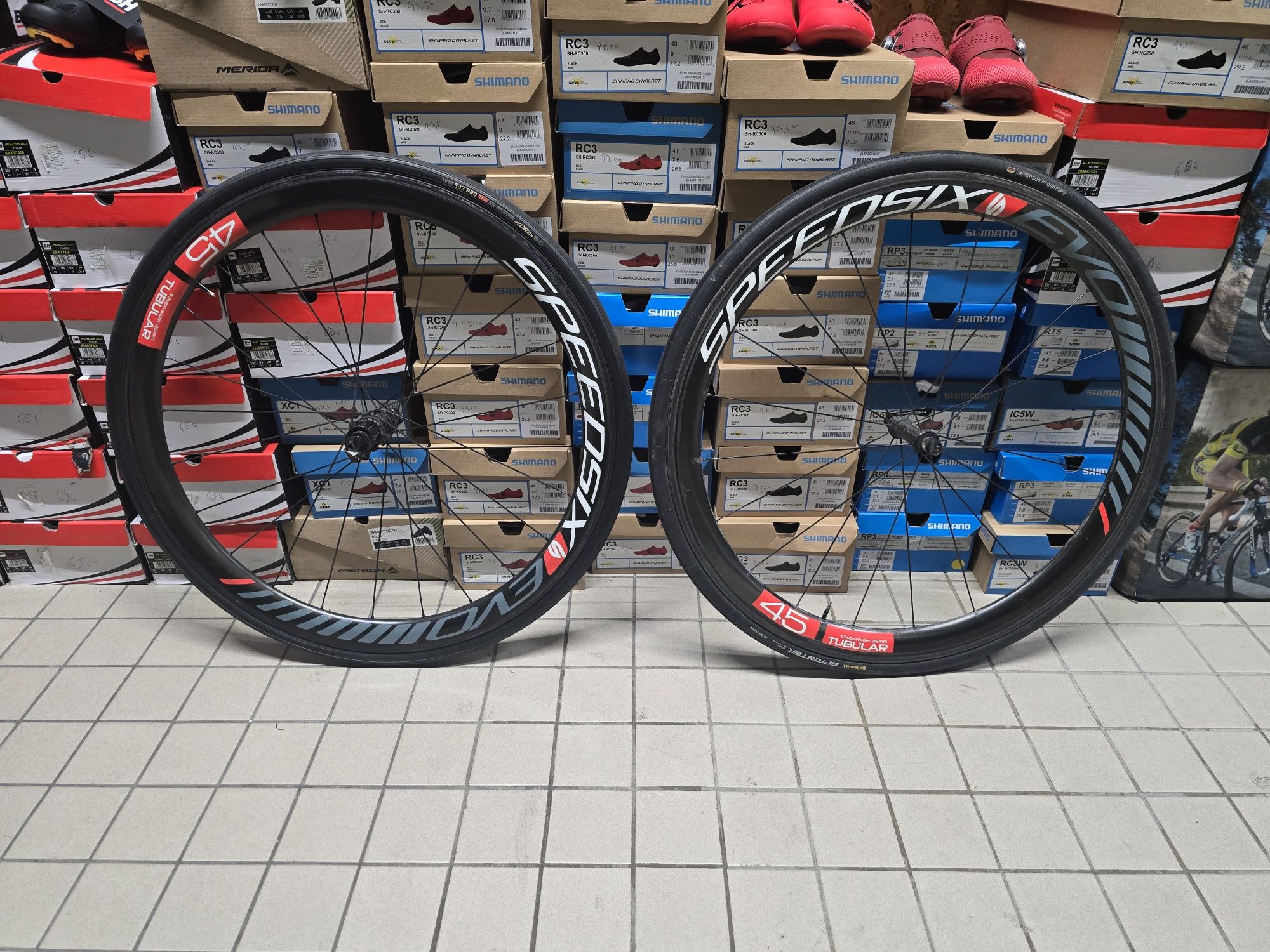 Rodas de estrada carbono traz estragada