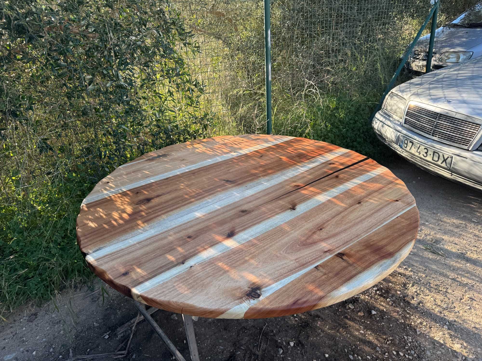 Mesa de jantar rustica com resina de epóxi.Rustic dining table.epoxy