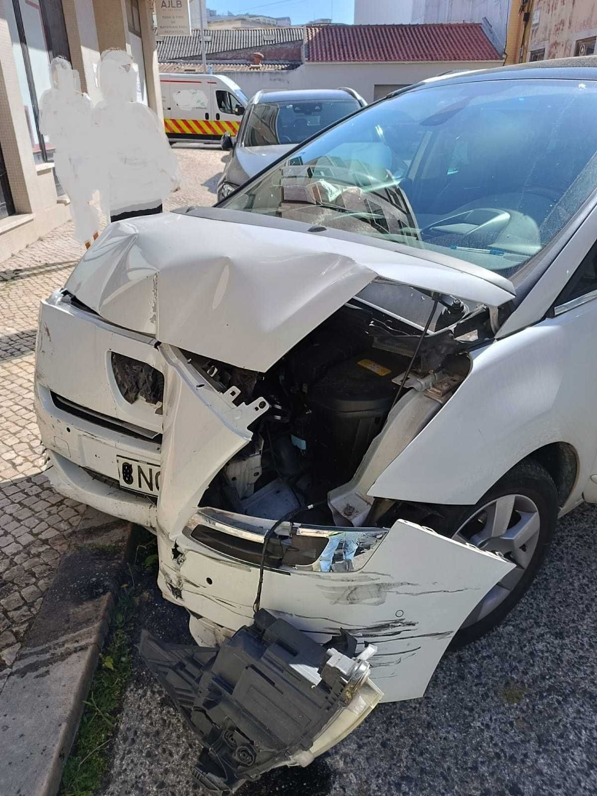 Vende-se para peças Peugeot 5008