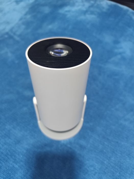 Remote-Controlled Projector64564194424065120