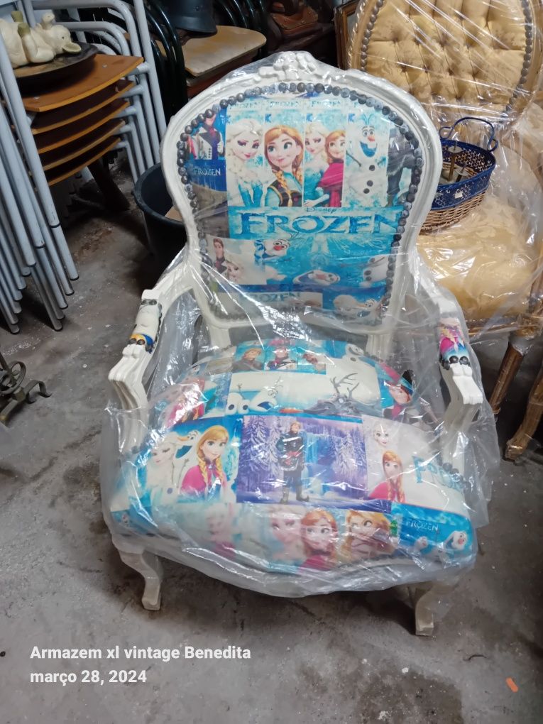 Uma cadeira restaurada da Frozen