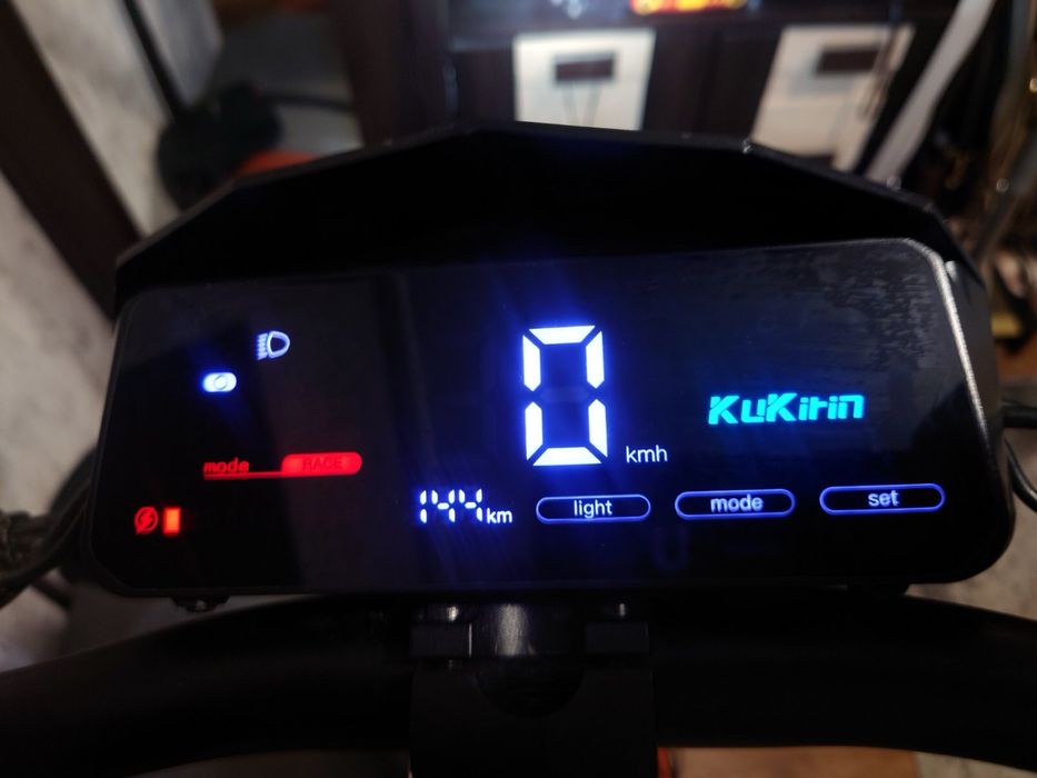 Продам електросамокат kukirin g3