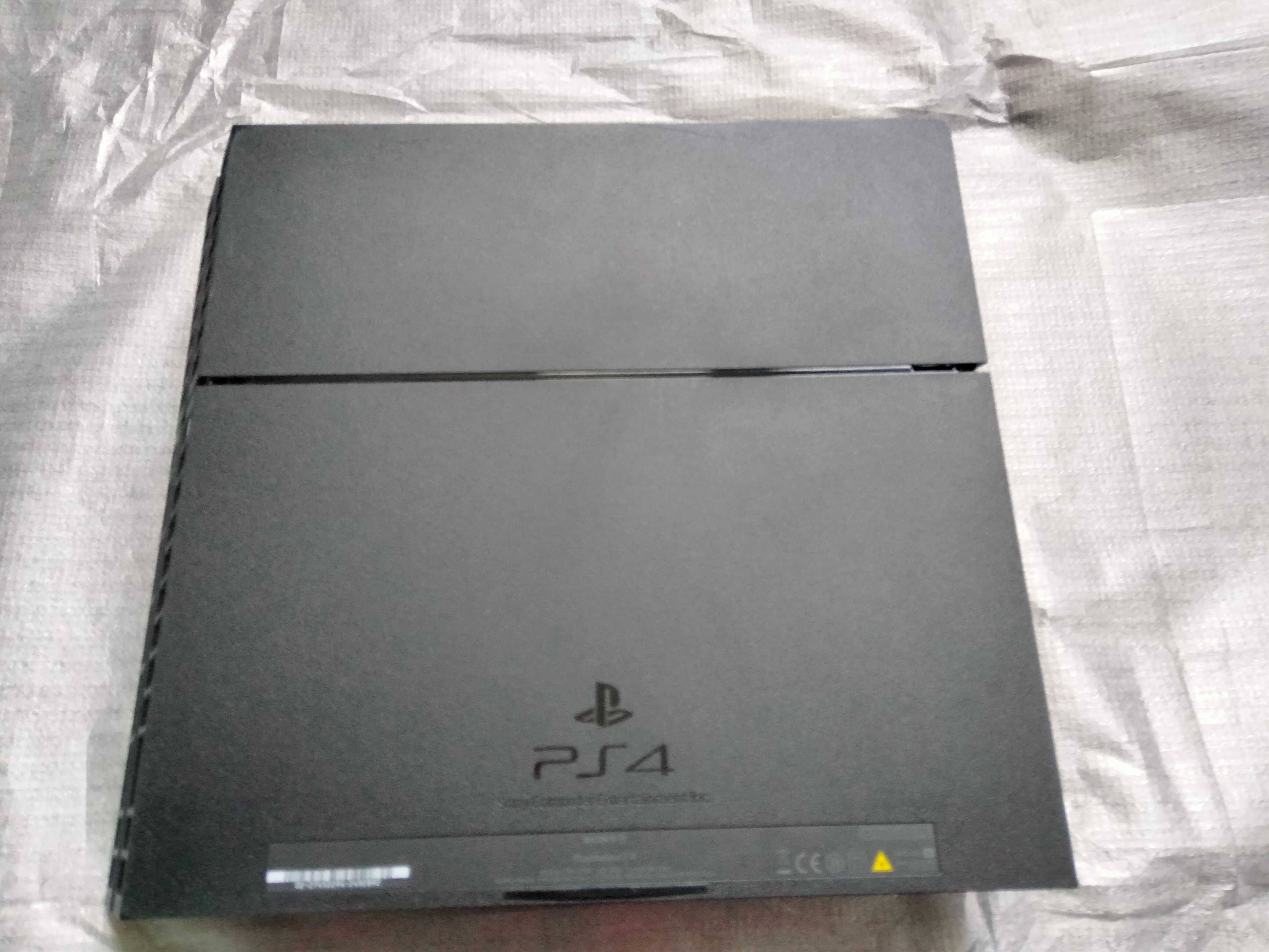 Vendo PlayStation 500 GB armazenamento ano de 2016 como nova