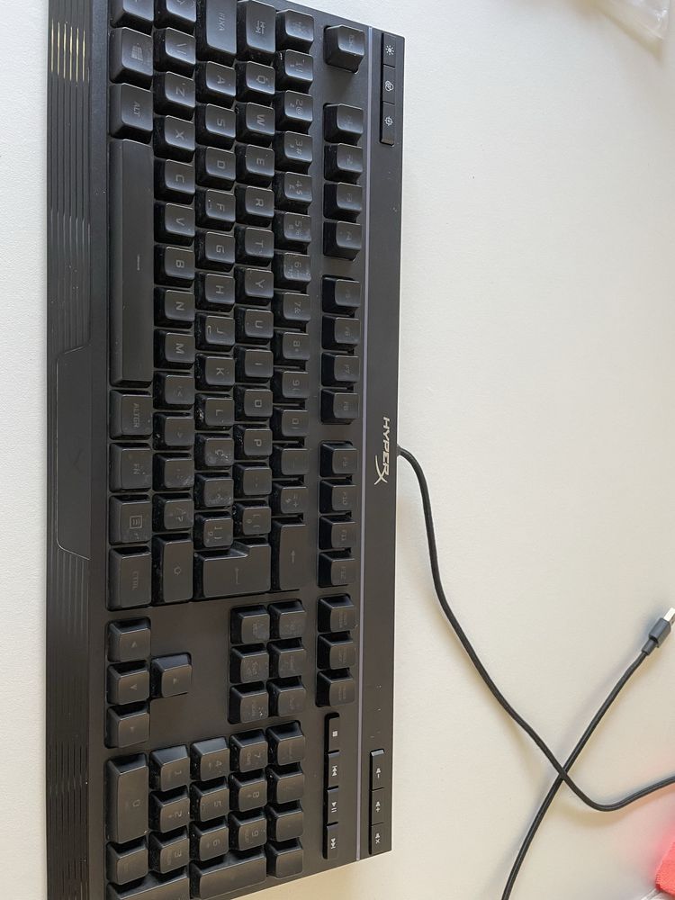 Teclado HyperX Alloy Core RGB
