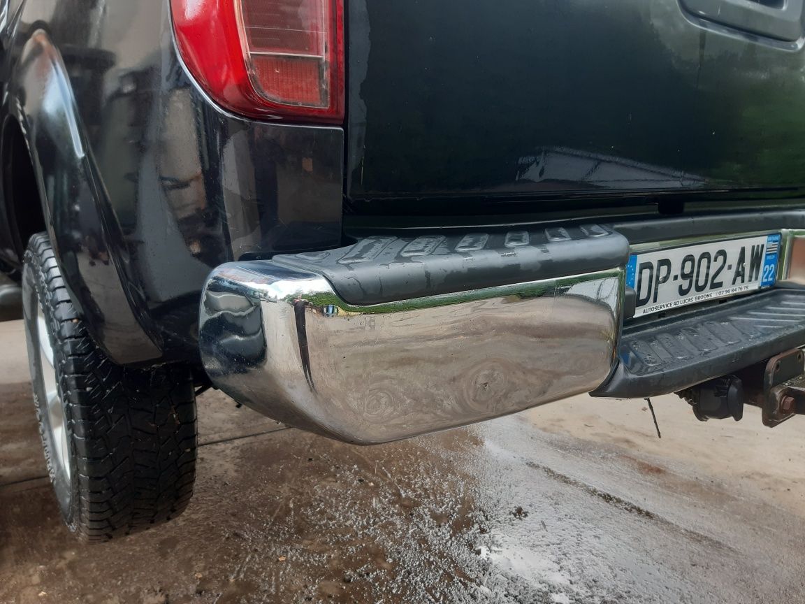 Zderzak tył navara d40