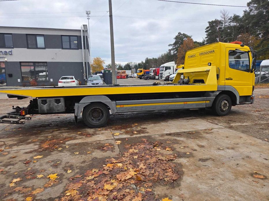 Atego Pomoc drogowa płyta hydrauliczna klima laweta