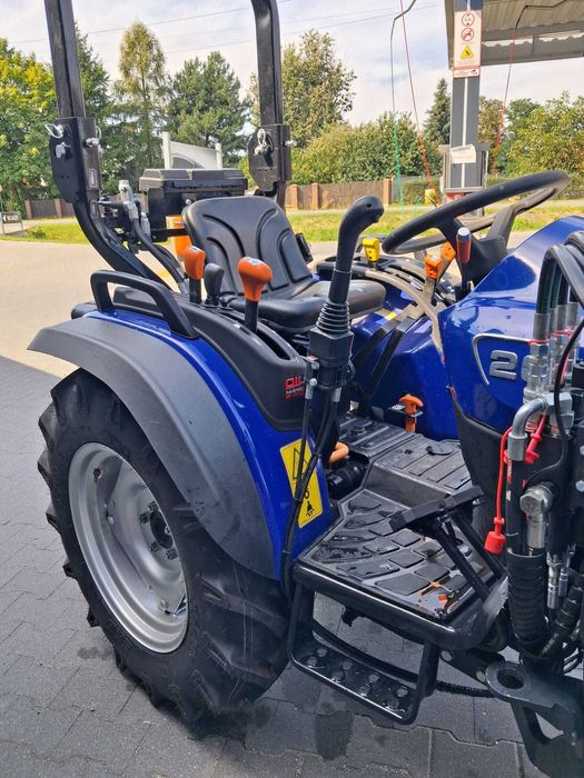 Ciągnik FARMTRAC 26 4WD z ładowaczem 24,7 KM używany rok 2023 zarejest