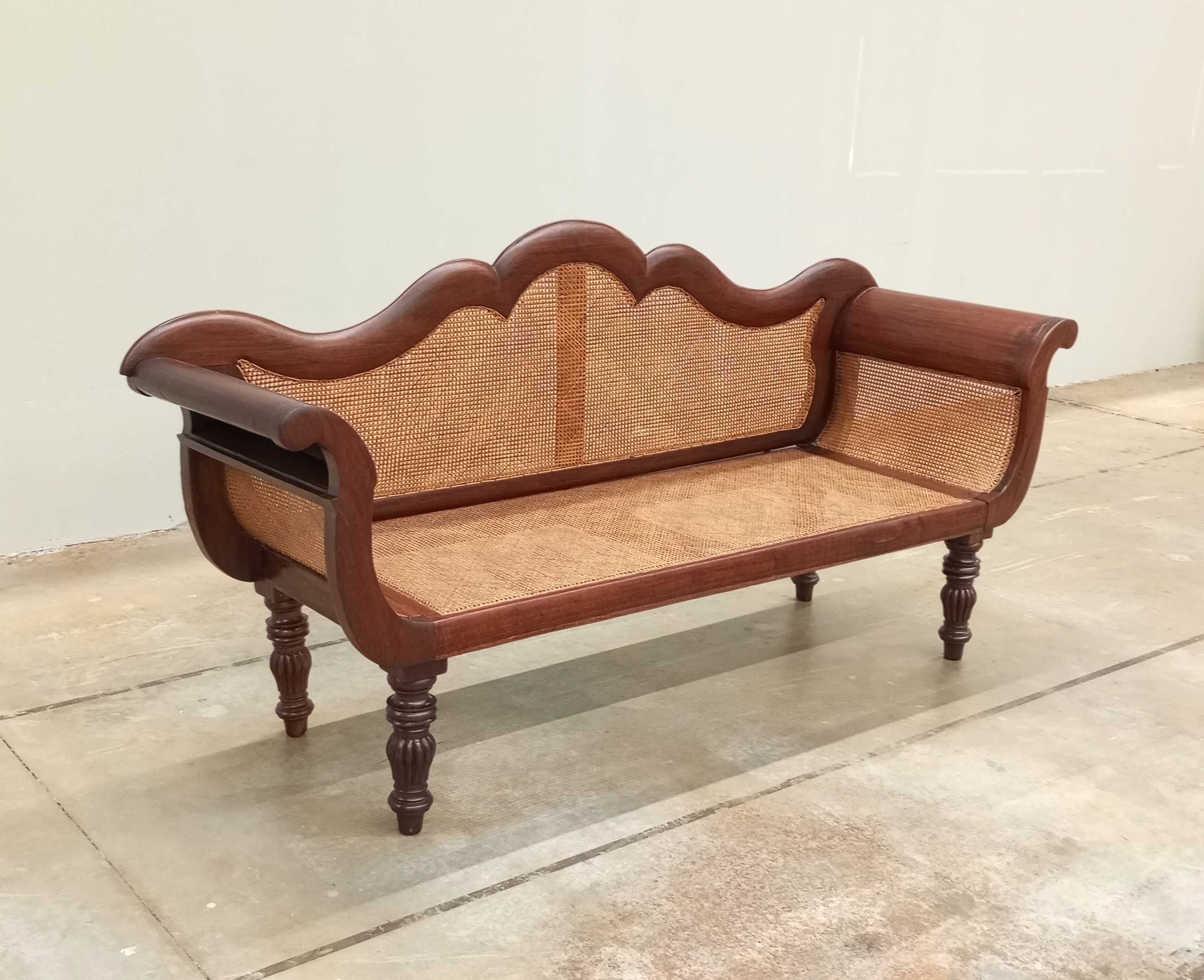 Antigo canapé romântico Português séc. XIX