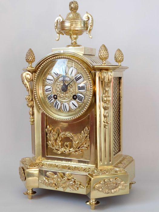 Камінний бронзовий в позолоті годинник XIX століття в стилі Луї XVI