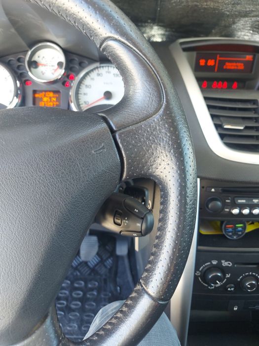 137mil klms, Ano 2011,  1.4 carro de garagem como novo