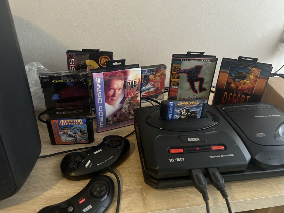 Sega Mega Drive 2 z Mega CD zestaw gry kontrolery