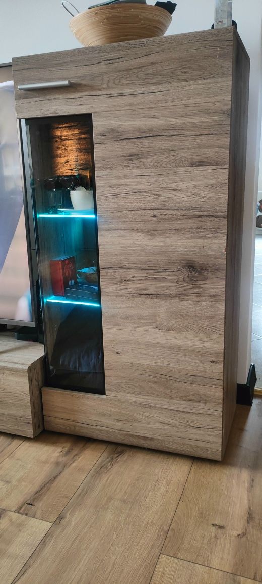 Zestaw mebli do salonu. Komoda ,witryny,szafka RTV i półka