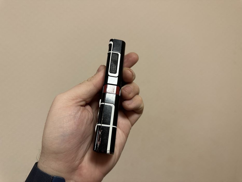 На деталі Nokia 7280