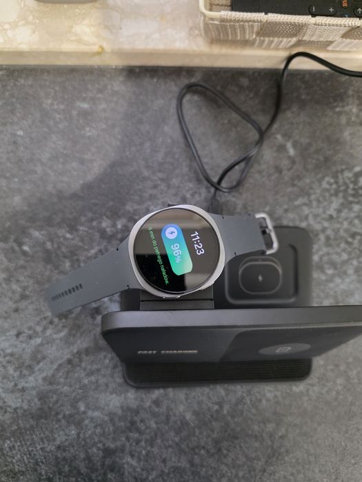 Ładowarka 3w1 bezprzewodowa indukcyjna z zasilaczem. Super cena!