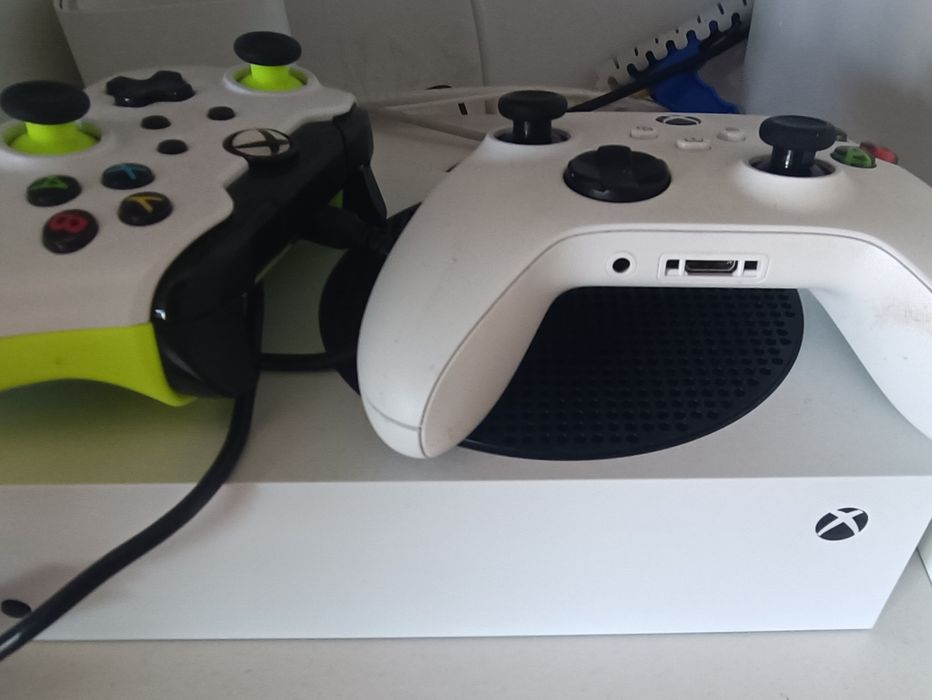 Xbox Series S 512GB com 2 comandos