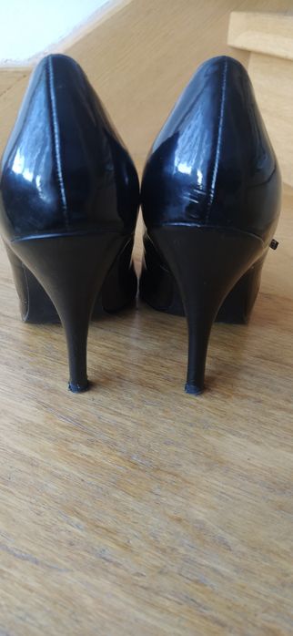 Szpilki czarne lakierowane r.37