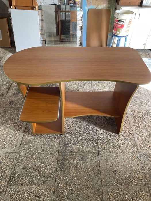 secretaria de madeira