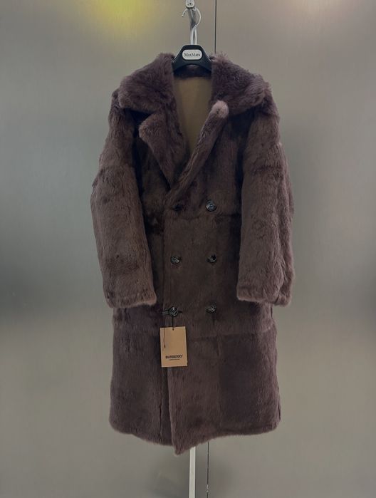 Burberry płaszcz z futrem – dwustronny model jesień/zima 2025