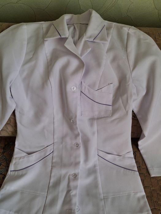 Халат білий медичний