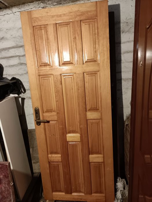 Дерев'яні міжкімнатні двері 2.03х0.8