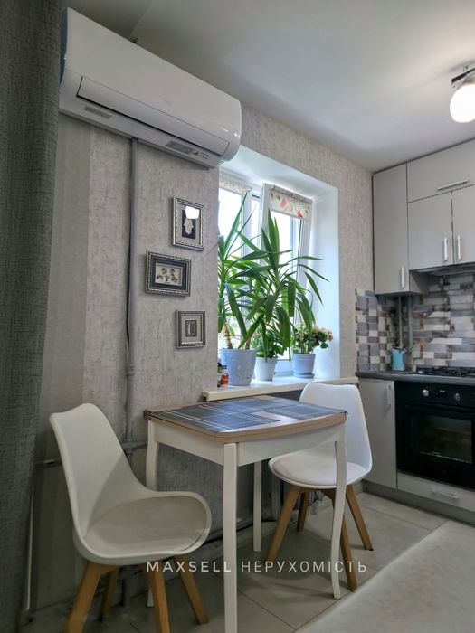 Продам 2-кімнатну квартиру з чудовим новим ремонтом