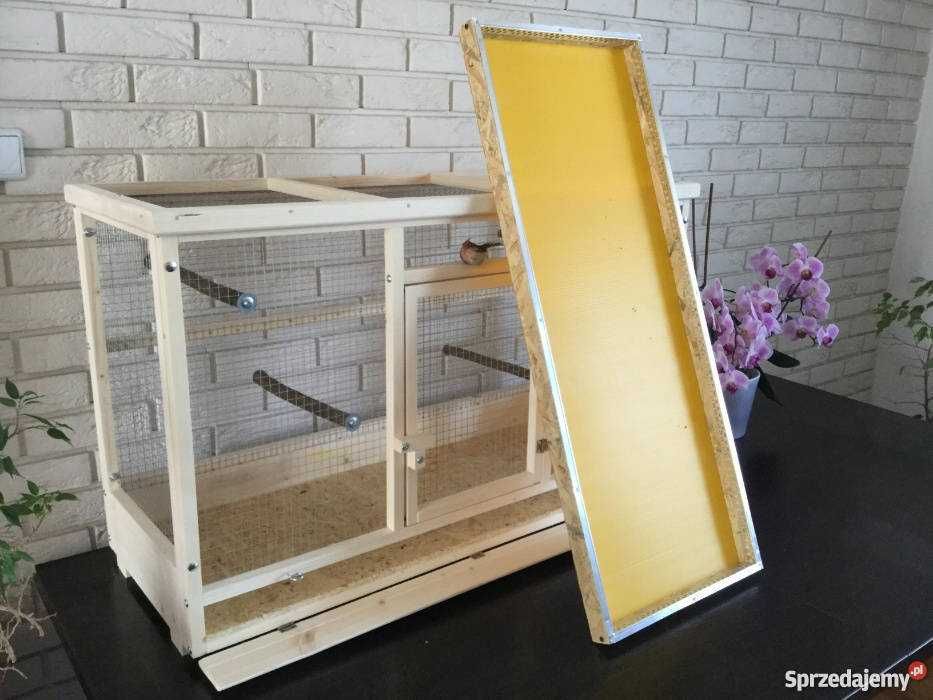 Klatka woliera drewniana dla ptaków egzotycznych.