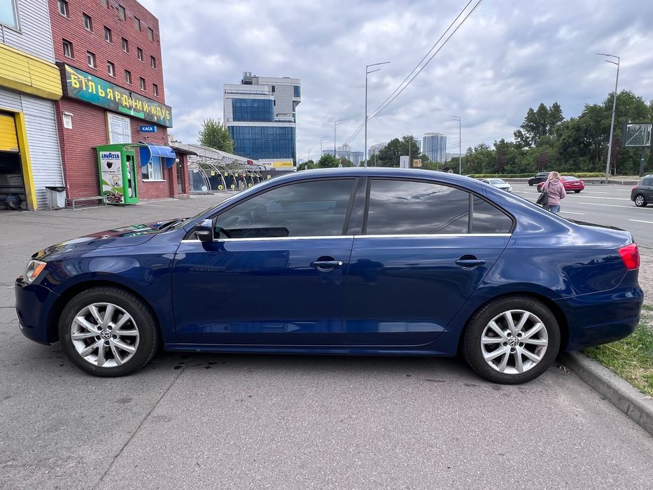 Авто Volkswagen Jetta 2013