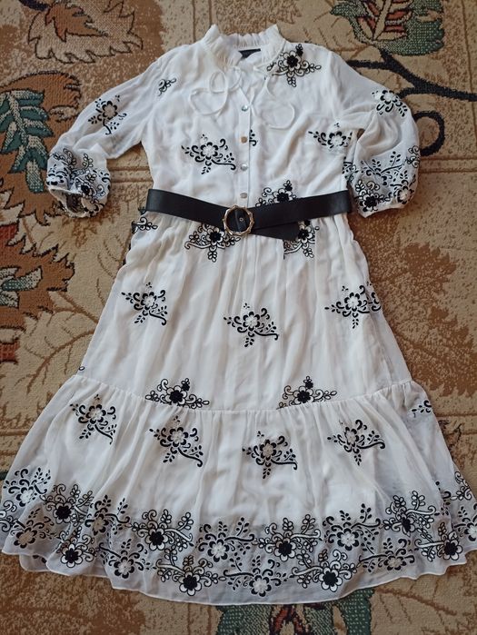 Сукня з ручною вишивкою