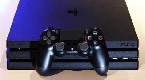 Playstation 4 Slim otimo para jogos com 3 jogos de CD como FIFA20