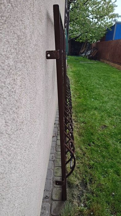 Kraty okienne kute, bardzo porządnie wykonane.