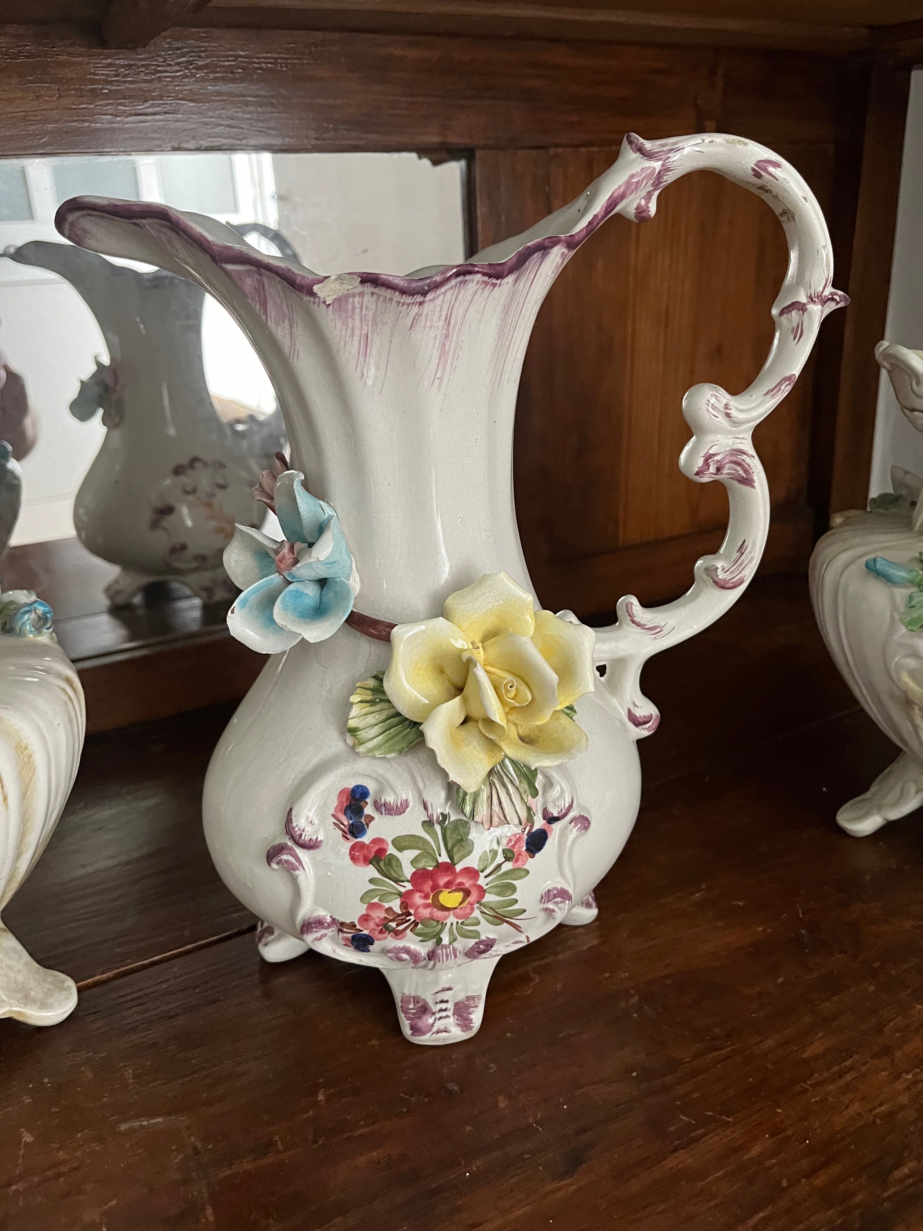Jarras em porcelana
