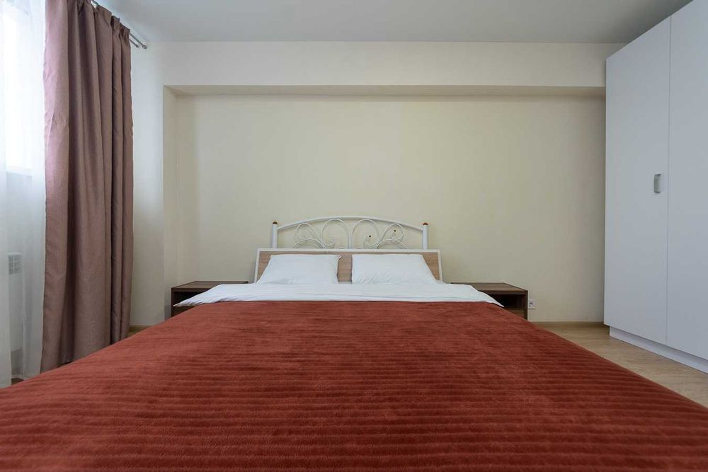 Подобово - простора і комфортна двокімнатна квартира біля метро.