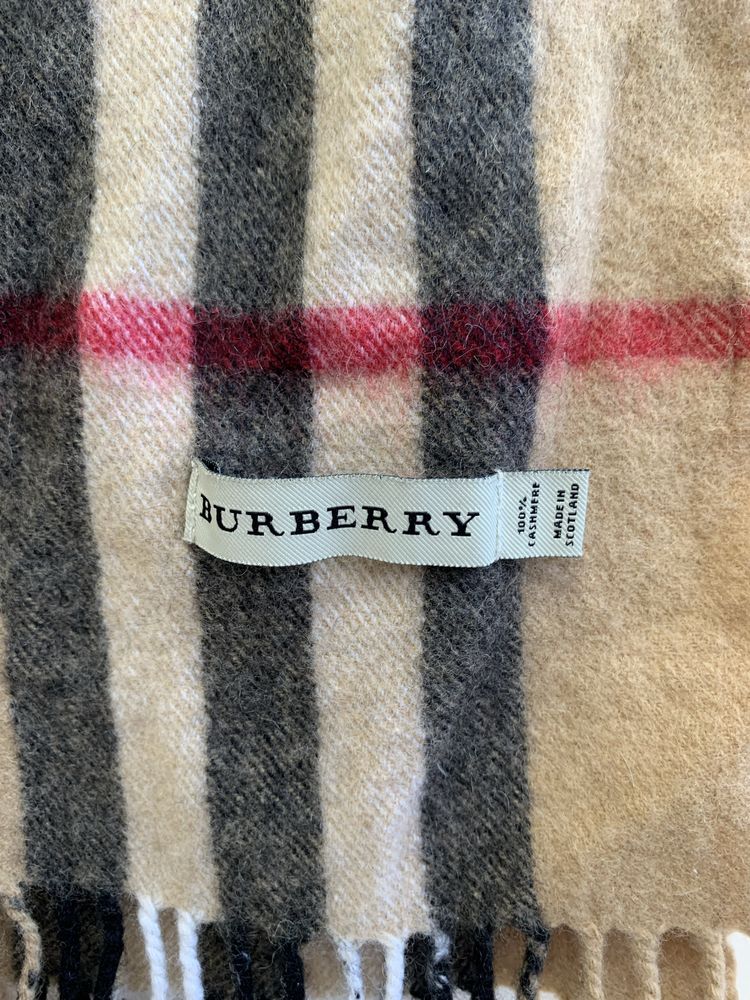 Шарф від  Burberry