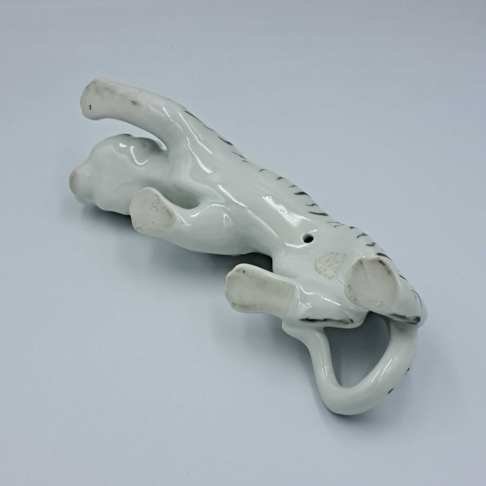 Figurka porcelanowa tygrysa, Ćmielów, lata 60. XX w.