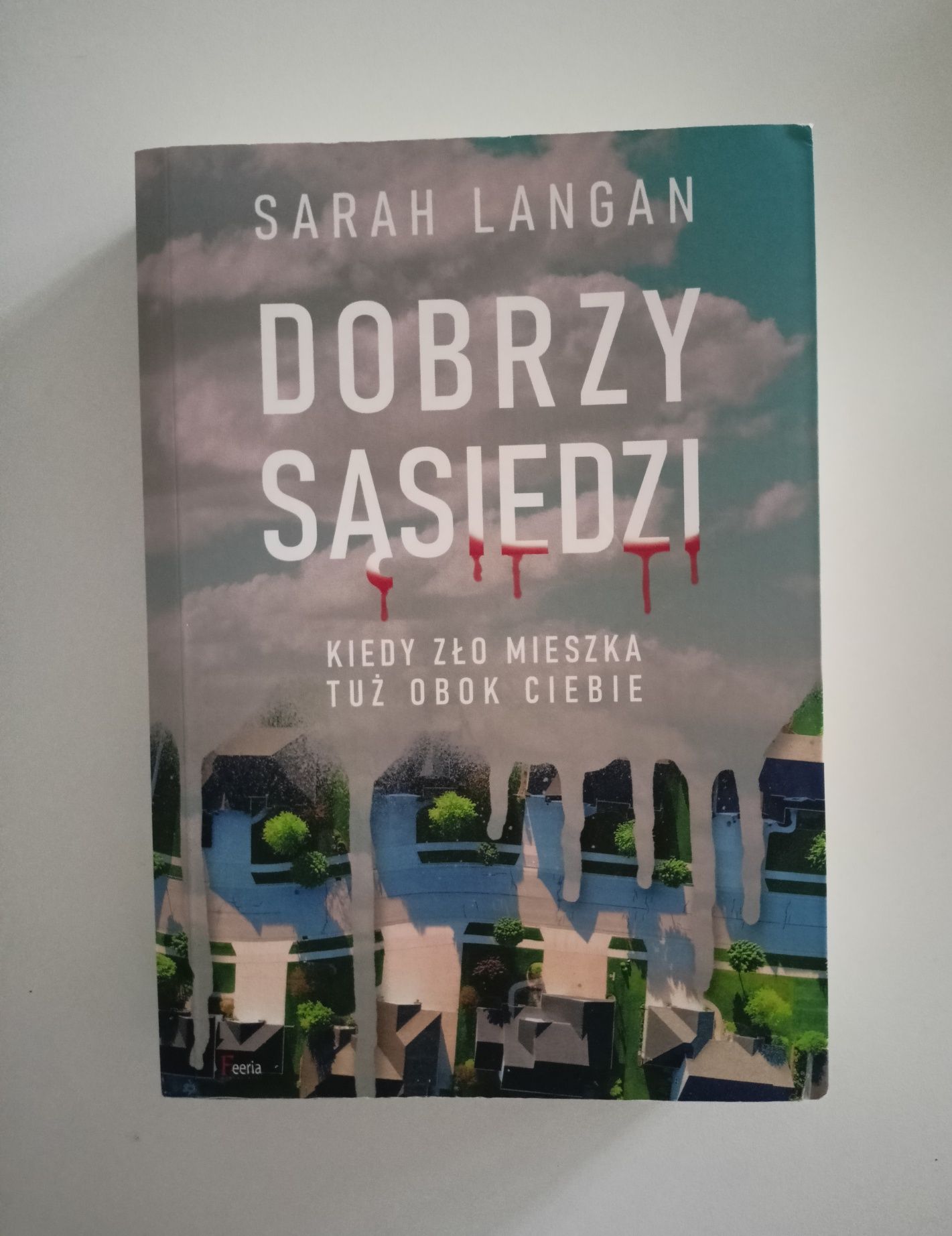 Książka "Dobrzy sąsiedzi" Sarah Langan