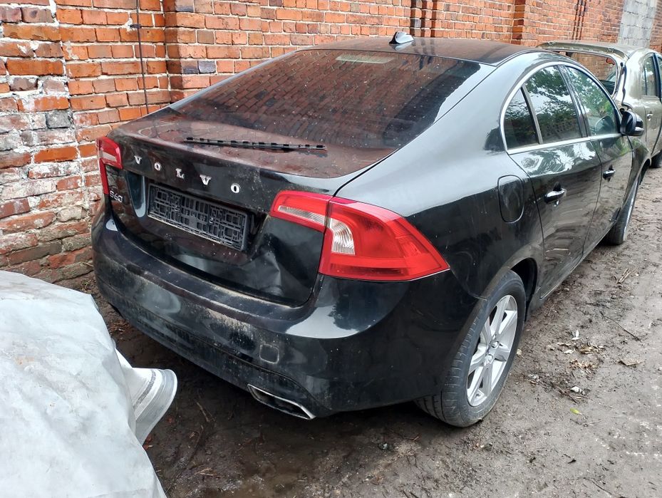Volvo S60 Klapa Lampy drzwi kokpit fotele błotnik zderzak alufelgi