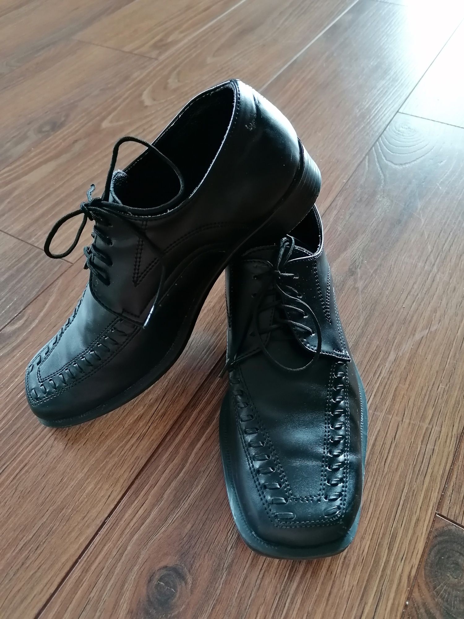 Buty eleganckie dla chłopca r. 34