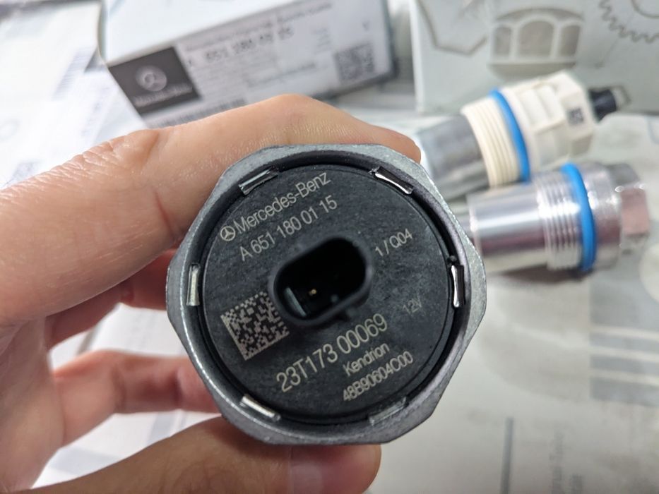 Клапан заглушка тиску оливи Sprinter Vito om651