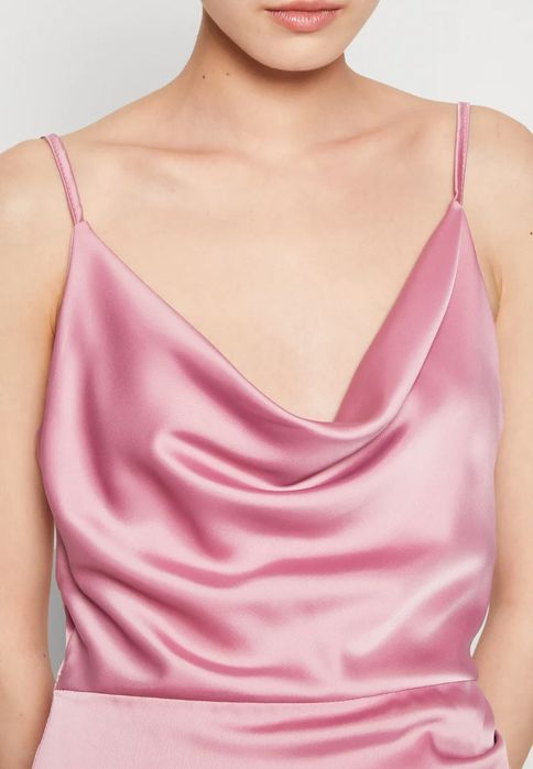 Sukienka różowa z marszczeniem Wal G. XXS