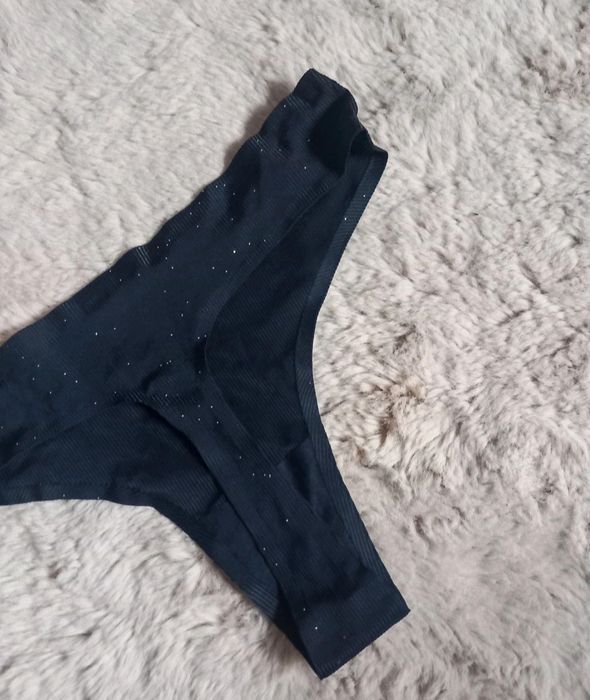 Majtki stringi piękne lekko błyszczące XS S
