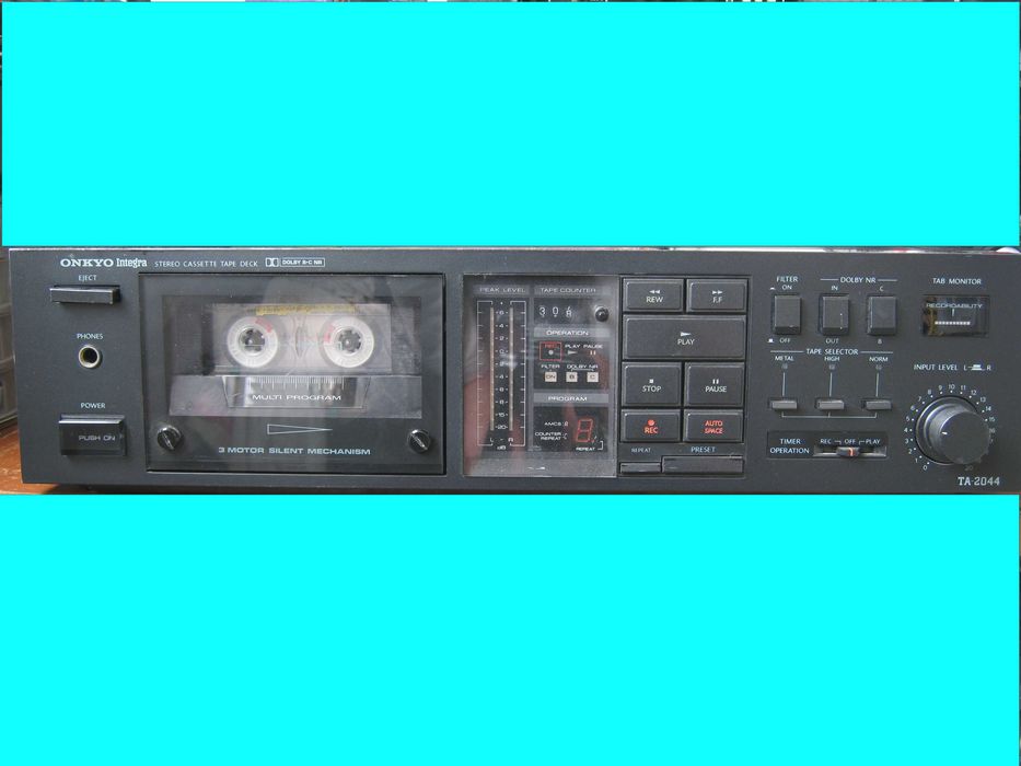 Касетна дека продаю