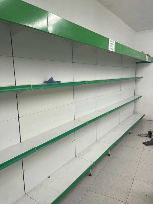 Expositor tipo estante de loja