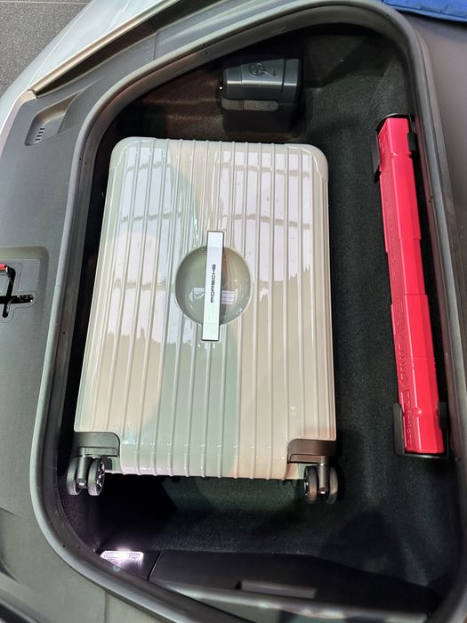 74L Rimowa Porsche 992 PTS Walizka XL 4 kółka Chalk Grey Kredowy Szary