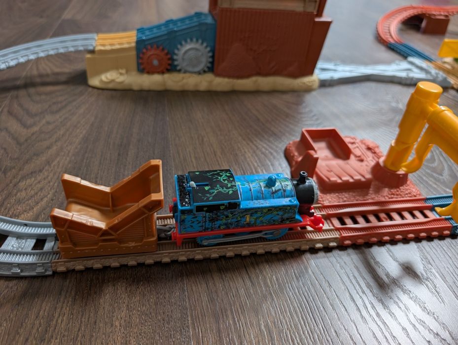 Tomek i Przyjaciele – Ucieczka ze Złomowiska – Zestaw Tory + Lokomoty