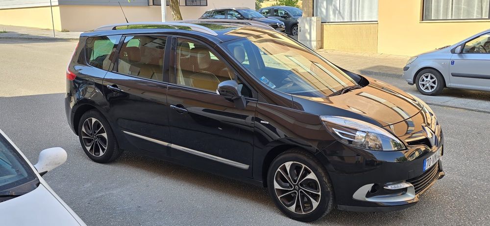 RENAULT SCENIC Ano 2015 a diesel (versao bose edition ) 7 lugares