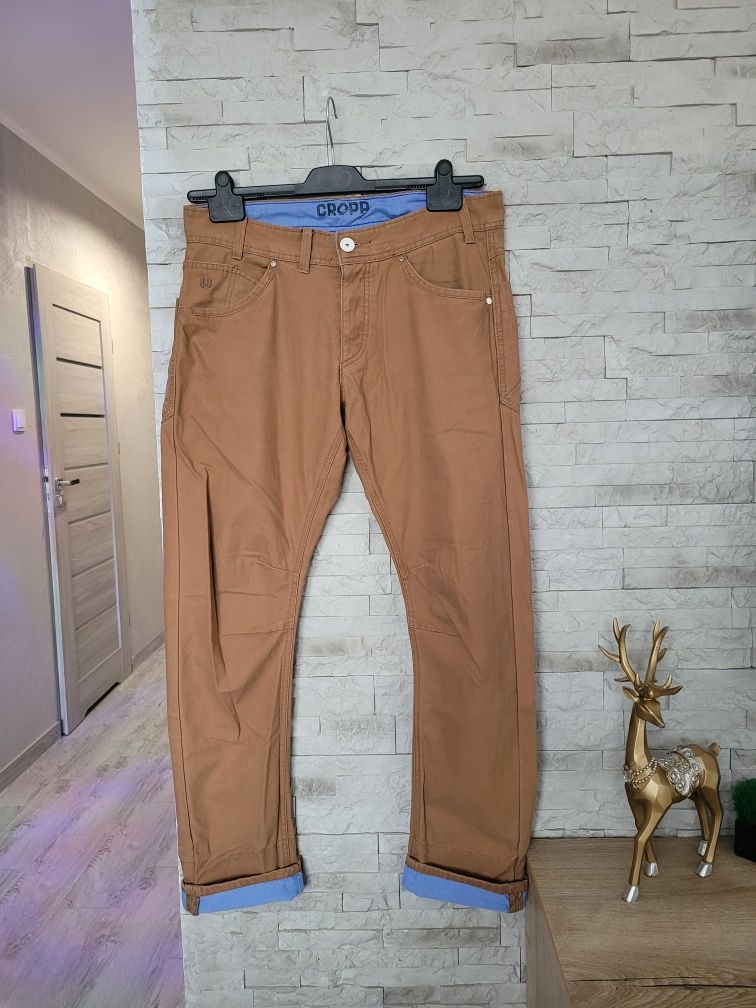 Brązowe męskie spodnie jeansowe szerokie nogawki niski stan Cropp M