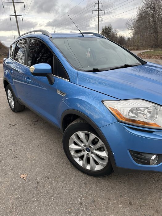 Ford Kuga бензин 2,5 2010 року